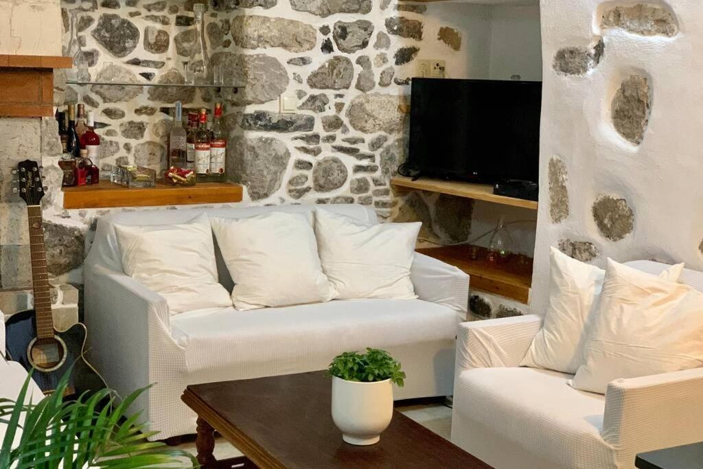 Lava House Apartment Mandraki  Bagian luar foto