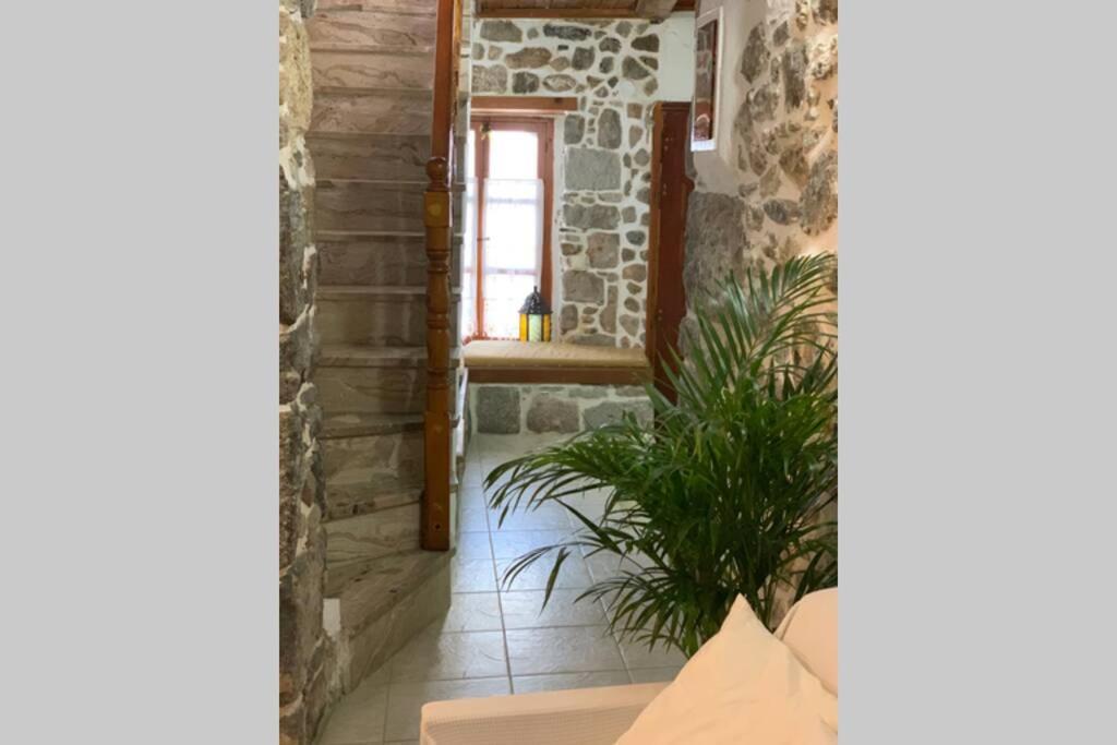 Lava House Apartment Mandraki  Bagian luar foto
